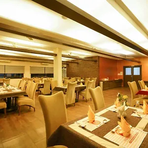 Super Townhouse Mookkannoor Tourist 3*, Angamali India